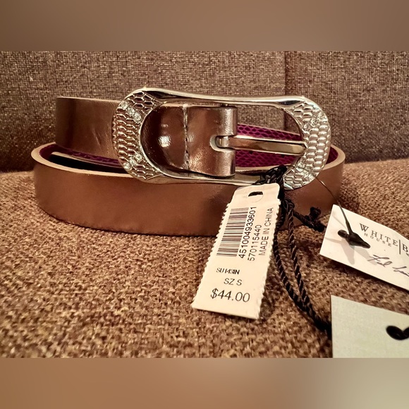 White House Black Market Accessories - White House Black Market reversible belt